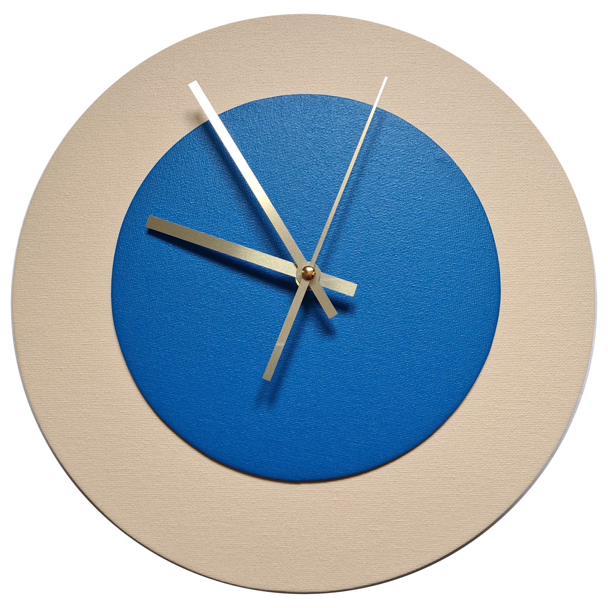 Pop Art Wanduhr Creme Mittelblau mit goldenen Zeigern 30 cm rund