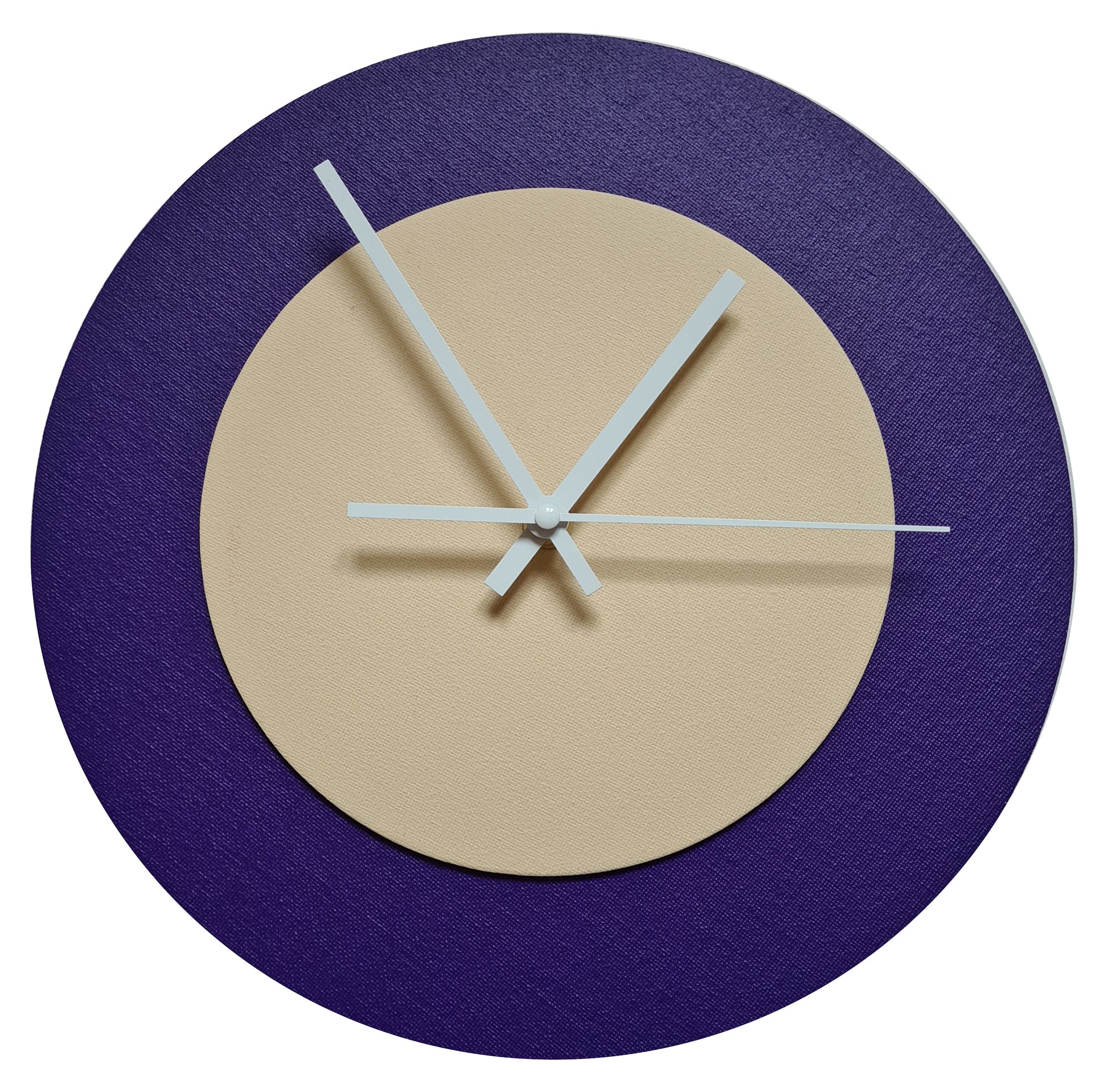 Pop Art Wanduhr Lila  Cremefarben mit weißen Zeigern 30 cm rund
