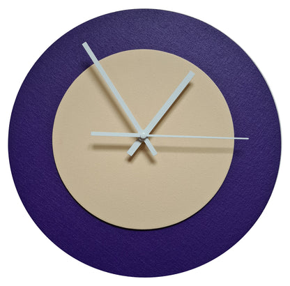 Pop Art Wanduhr Lila  Cremefarben mit weißen Zeigern 30 cm rund
