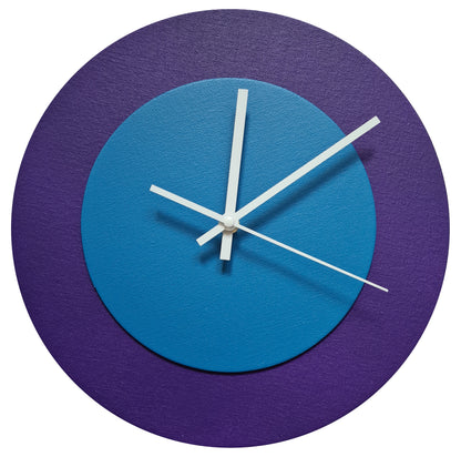 Pop Art Wanduhr Lila  Mittelblau mit weißen Zeigern 30 cm rund

