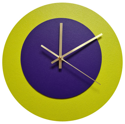 Pop Art Wanduhr Farngrün  Lilafarben mit goldenen Zeigern 30 cm rund

