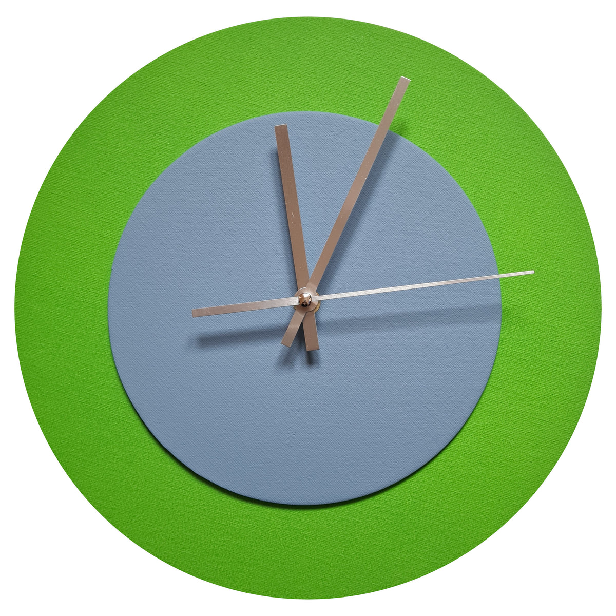 Pop Art Wanduhr Hellgrün Hellblau  mit silbernen Zeigern 30 cm rund

