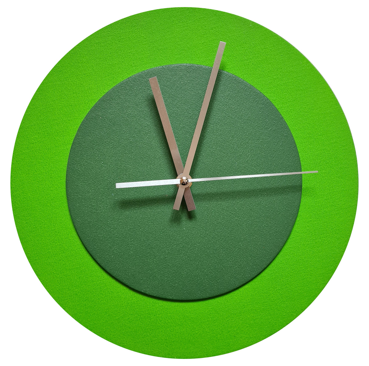 Pop Art Wanduhr Hellgrün  Laubgrün mit silbernen Zeigern 30 cm rund
