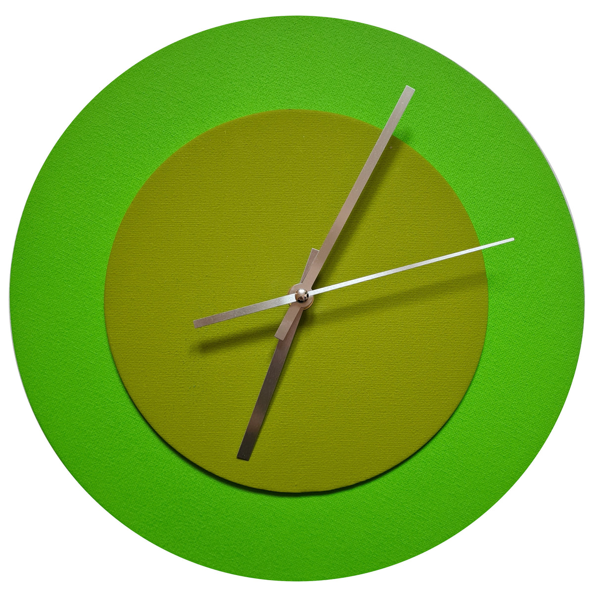 Pop Art Wanduhr Hellgrün  Olivgrün mit silbernen Zeigern 30 cm rund
