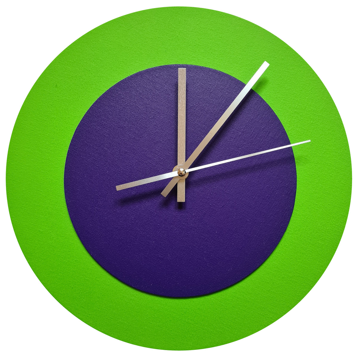 Pop Art Wanduhr Hellgrün  Lilafarben mit silbernen Zeigern 30 cm rund
