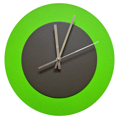 Pop Art Wanduhr Hellgrün  Dunkelbraun mit silbernen Zeigern 30 cm rund
