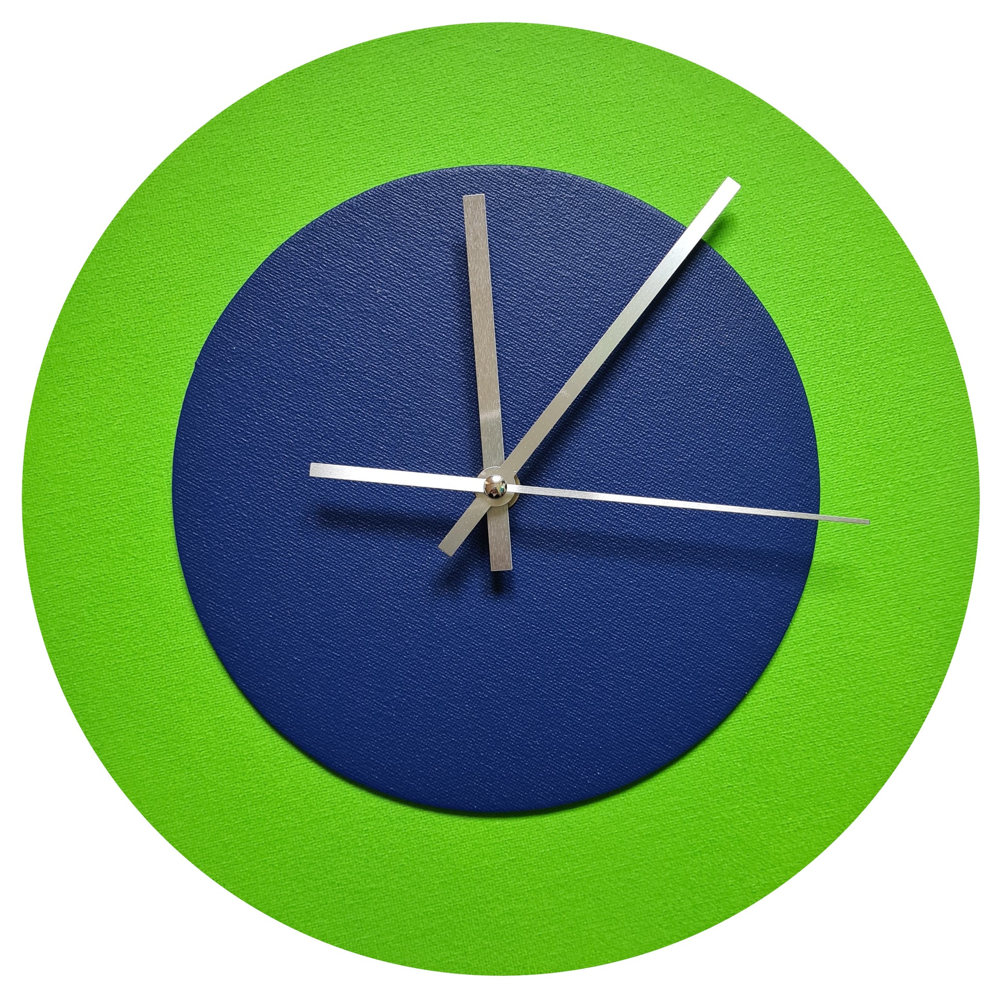 Pop Art Wanduhr Hellgrün  Dunkelblau mit silbernen Zeigern 30 cm rund
