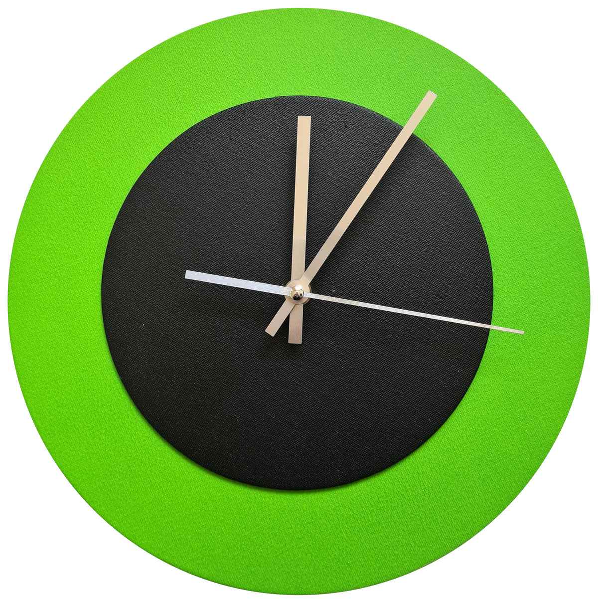 Pop Art Wanduhr Hellgrün  Schwarz mit silbernen Zeigern 30 cm rund
