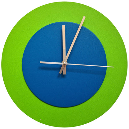 Pop Art Wanduhr Hellgrün  Mittelblau mit silbernen Zeigern 30 cm rund
