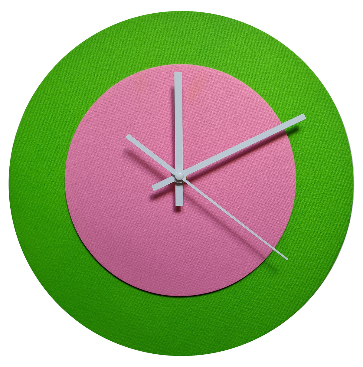 Pop Art Wanduhr Hellgrün  Rosafarben mit weißen Zeigern 30 cm rund
