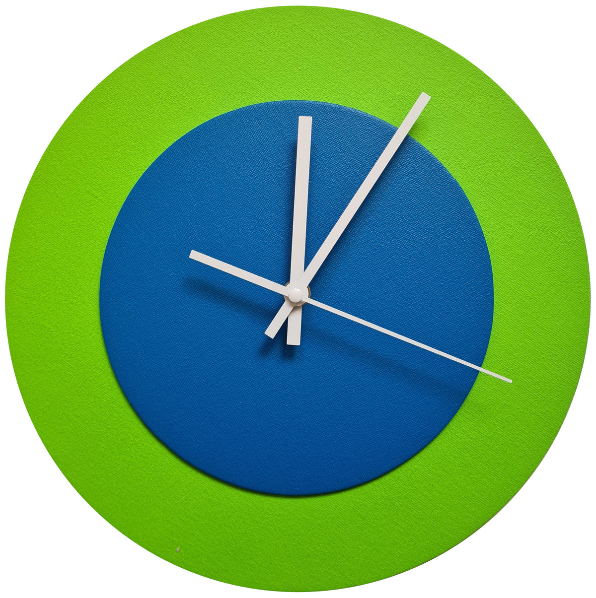 Pop Art Wanduhr Hellgrün  Mittelblau mit weißen Zeigern 30 cm rund
