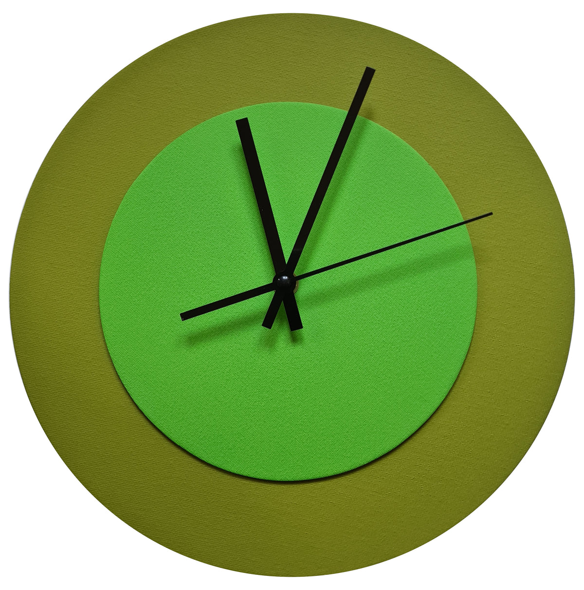 Pop Art Wanduhr Olivgrün  Hellgrün mit schwarzen Zeigern 30 cm rund
