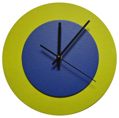 Pop Art Wanduhr Olivgrün  Hellbraun mit schwarzen Zeigern 30 cm rund
