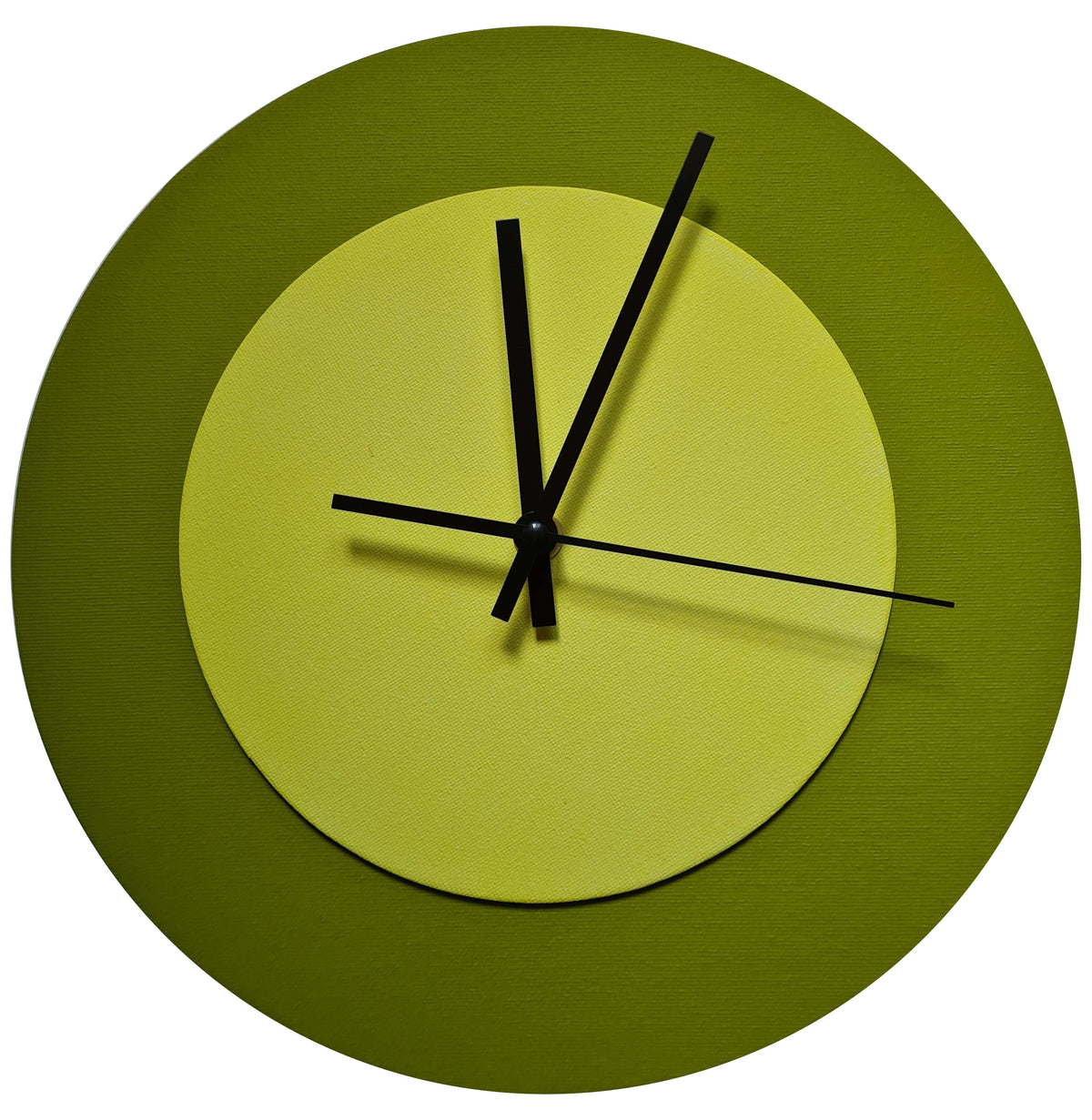 Pop Art Wanduhr Olivgrün  Farngrün mit schwarzen Zeigern 30 cm rund
