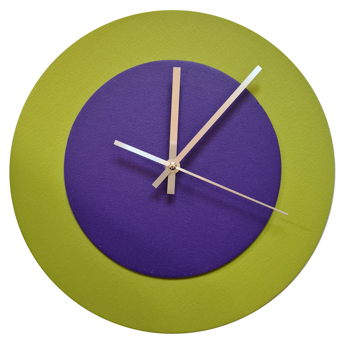 Pop Art Wanduhr Olivgrün  Lilafarben mit silbernen Zeigern 30 cm rund

