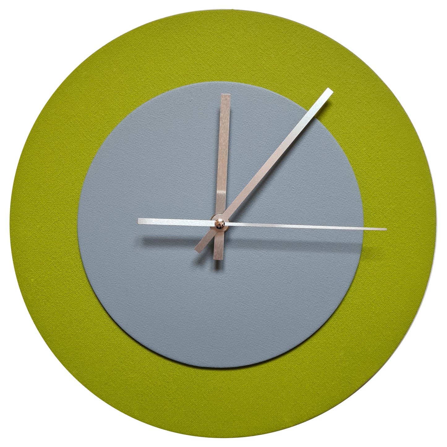 Pop Art Wanduhr Olivgrün  Grau mit silbernen Zeigern 30 cm rund
