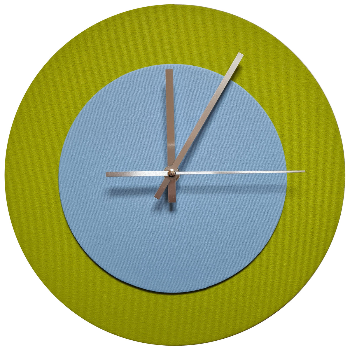 Pop Art Wanduhr Olivgrün Hellblau  mit silbernen Zeigern 30 cm rund
