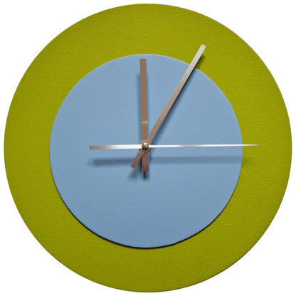 Pop Art Wanduhr Olivgrün Hellblau  mit silbernen Zeigern 30 cm rund
