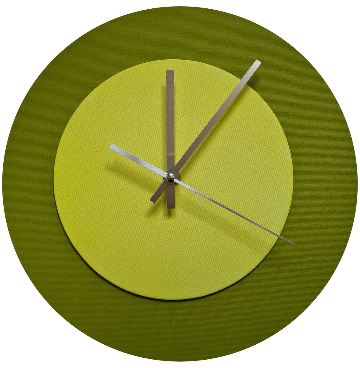 Pop Art Wanduhr Olivgrün  Farngrün mit silbernen Zeigern 30 cm rund
