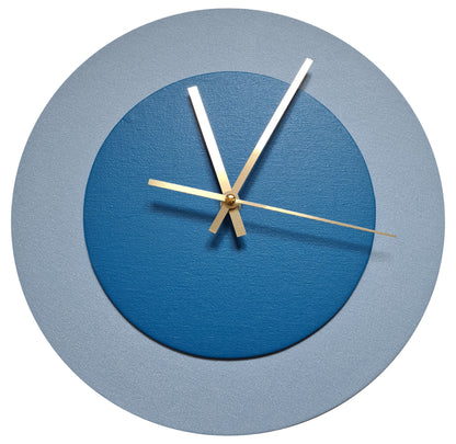 17. Hellblau