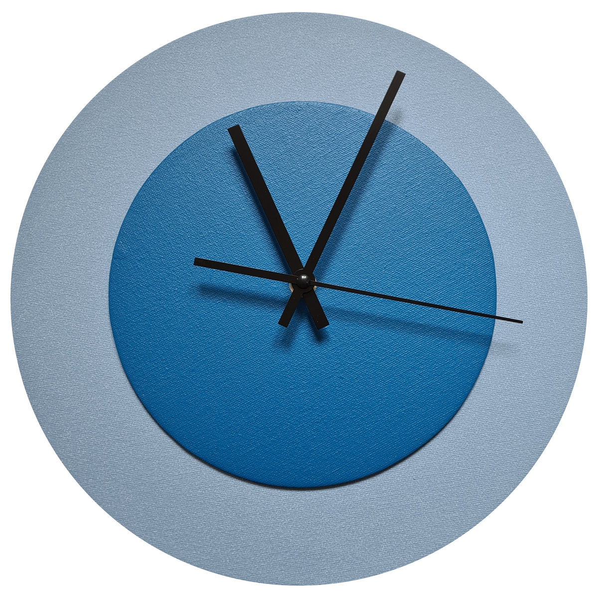 17. Hellblau