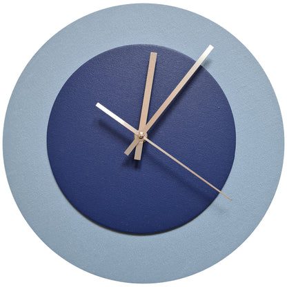 17. Hellblau