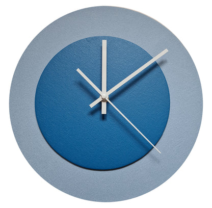 17. Hellblau