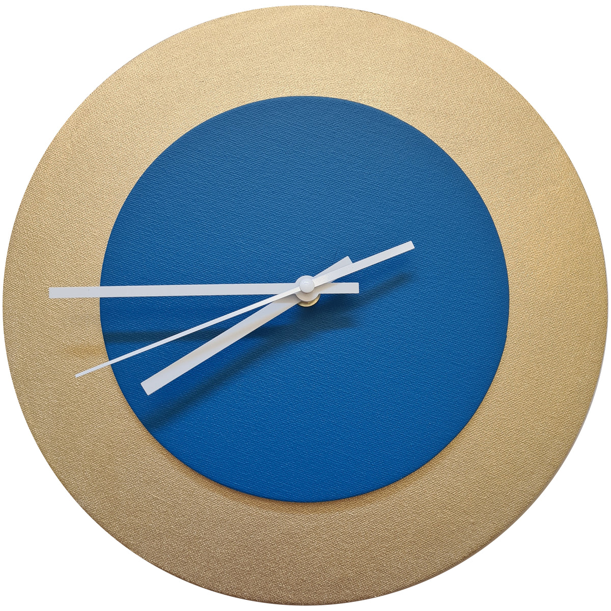 Pop Art Wanduhr Gold  Mittelblau mit weißen Zeigern 30 cm rund