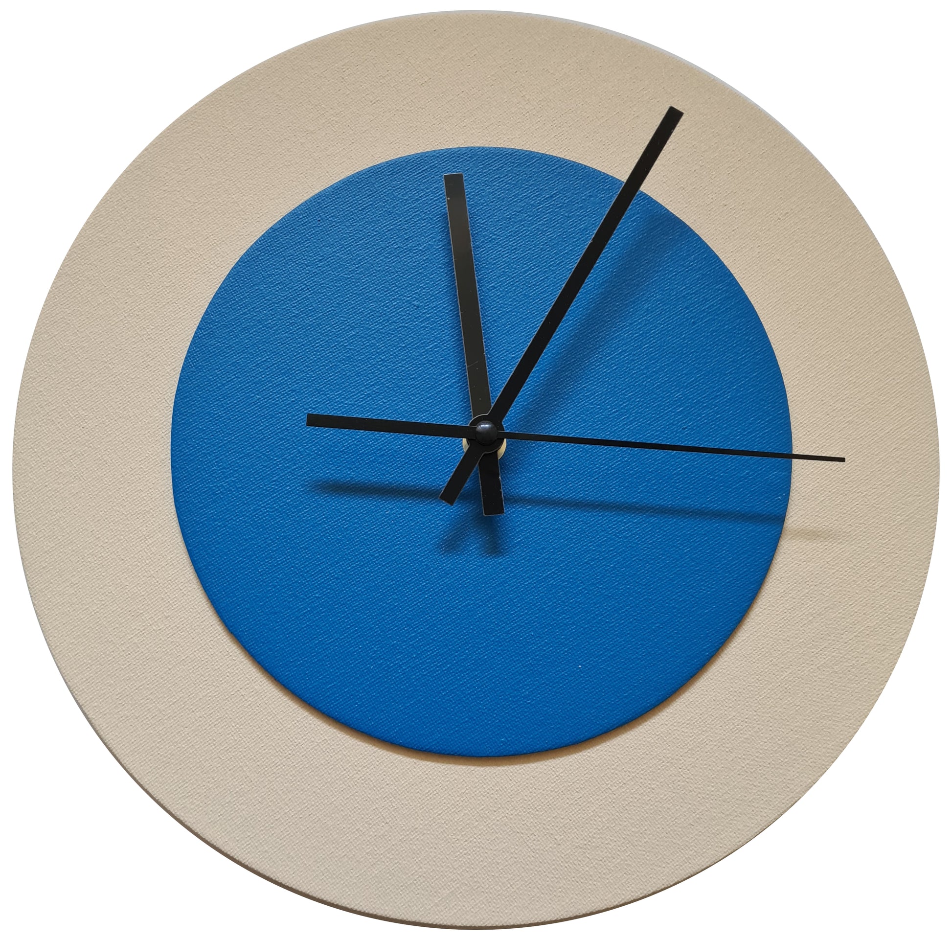 Pop Art Wanduhr Creme Mittelblau mit schwarzen Zeigern 30 cm rund