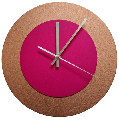 Pop Art Wanduhr Bronze  Magentafarben mit silbernen Zeigern 30 cm rund
