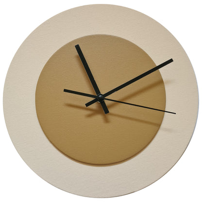Pop Art Wanduhr Creme Hellbraun mit schwarzen Zeigern 30 cm rund