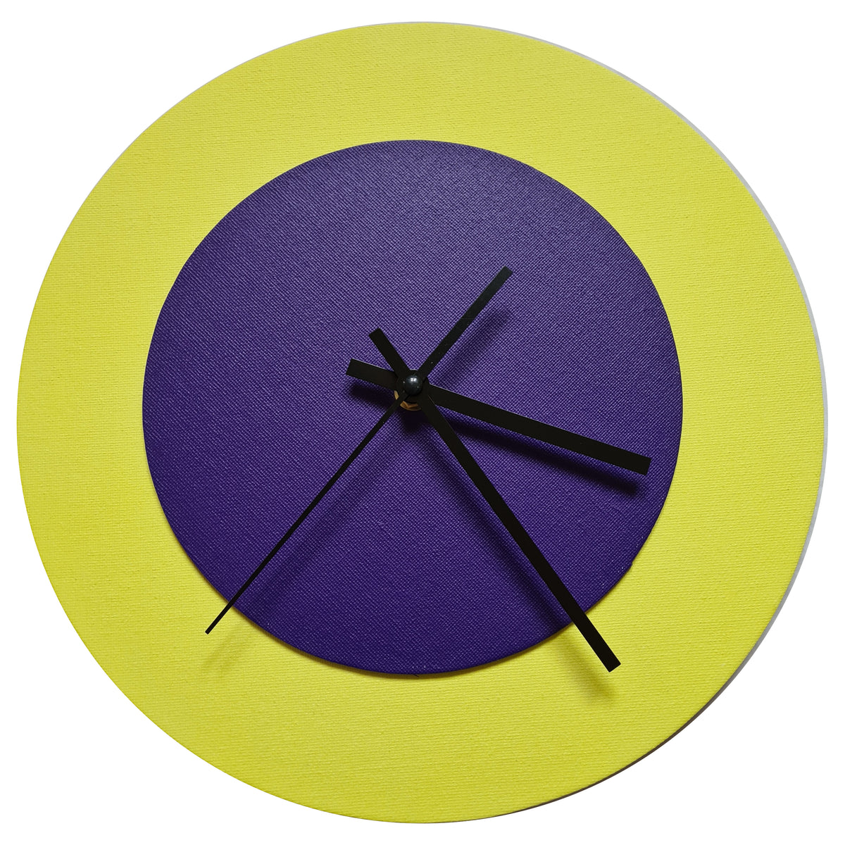 Pop Art Wanduhr Hellgelb  Lilafarben mit schwarzen Zeigern 30 cm rund