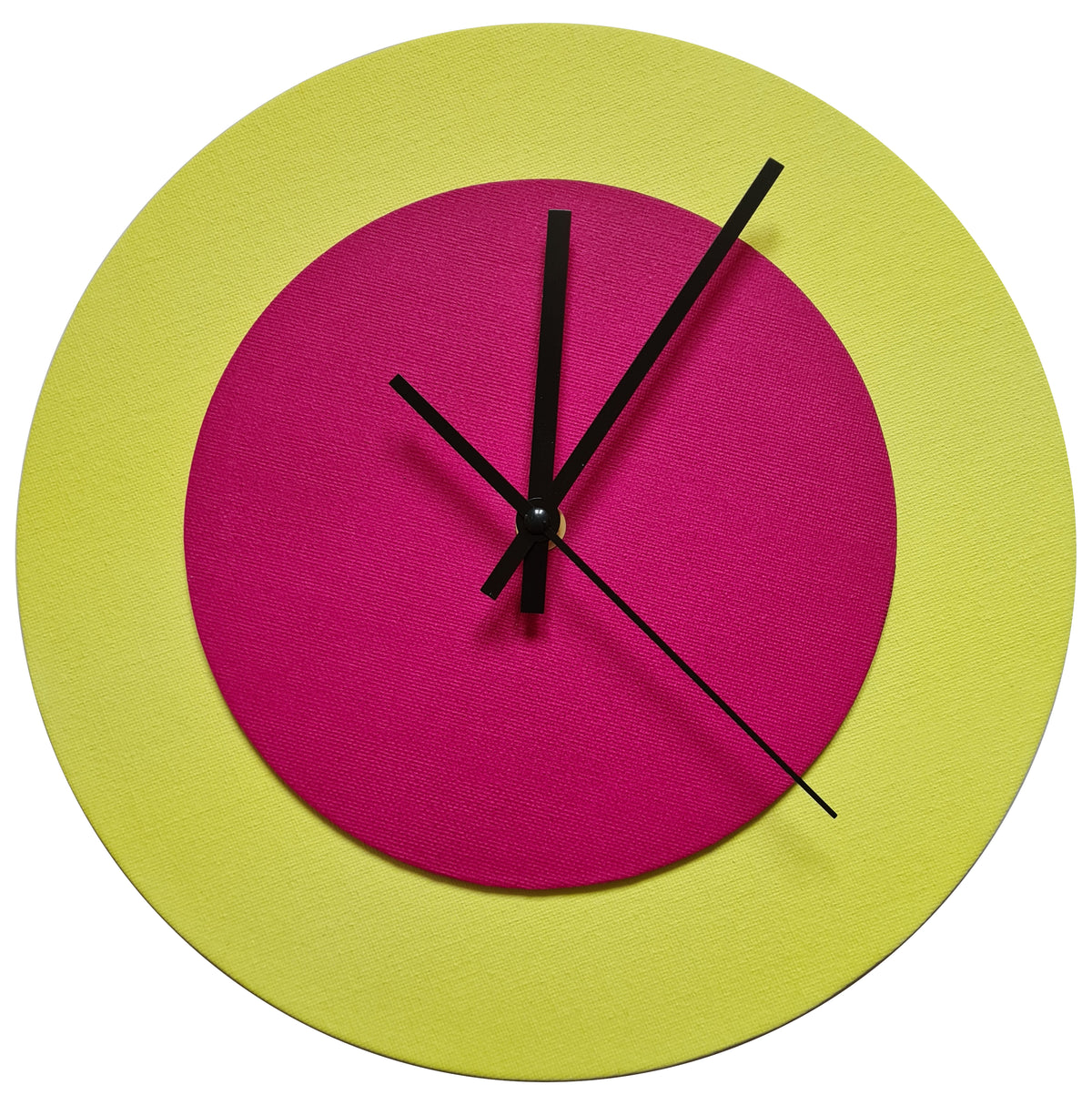 Pop Art Wanduhr Hellgelb  Magentafarben mit schwarzen Zeigern 30 cm rund