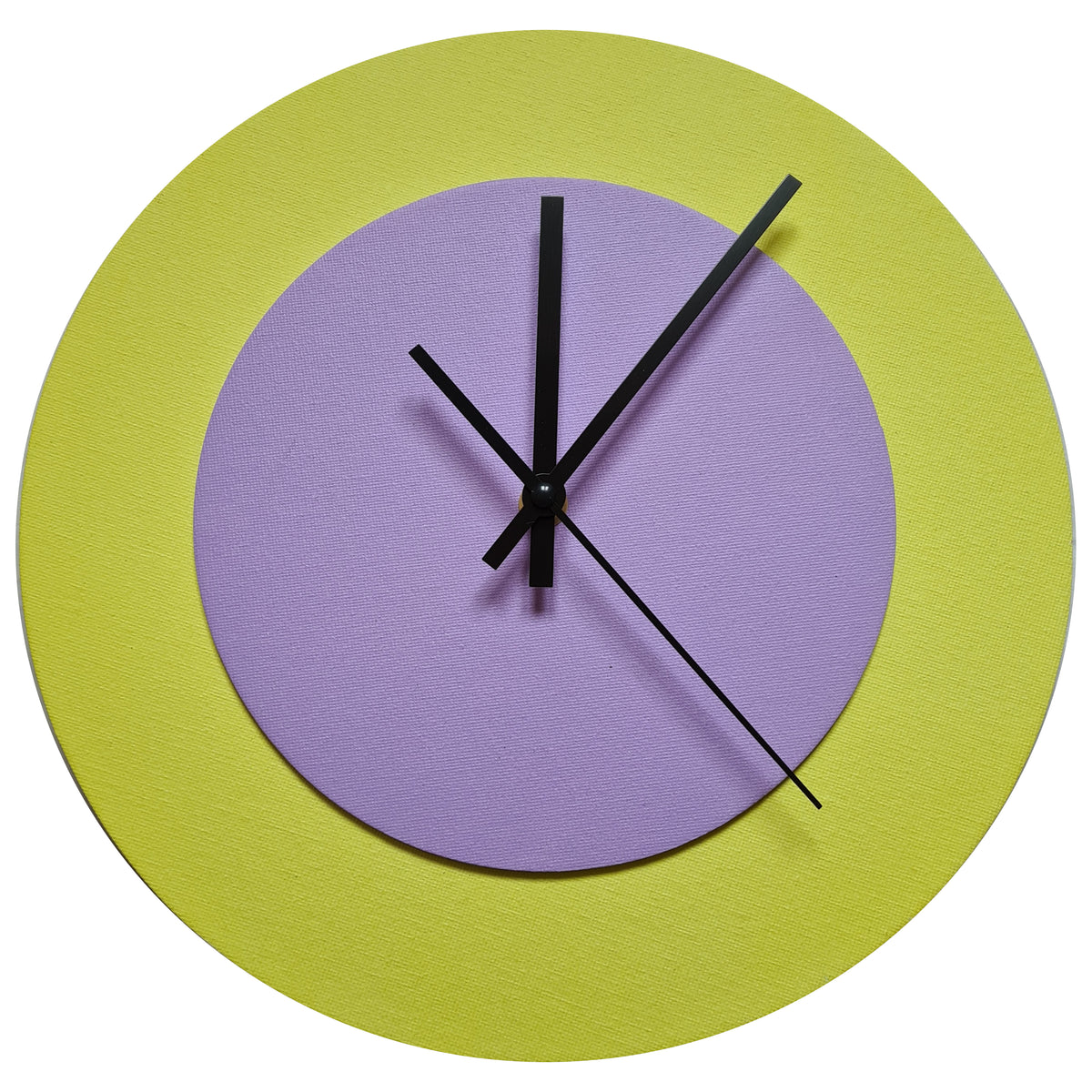 Pop Art Wanduhr Hellgelb  Fliederfarben mit schwarzen Zeigern 30 cm rund