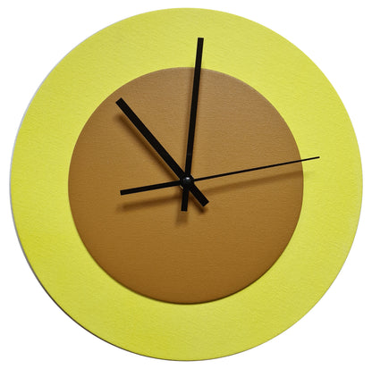 Pop Art Wanduhr Hellgelb  Hellbraun mit schwarzen Zeigern 30 cm rund