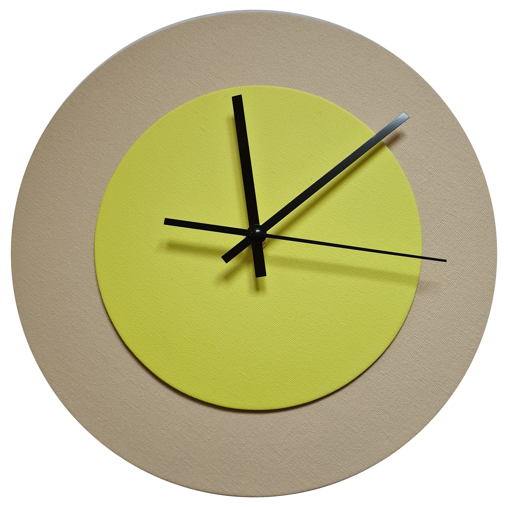 Pop Art Wanduhr Creme Hellgelb mit schwarzen Zeigern 30 cm rund