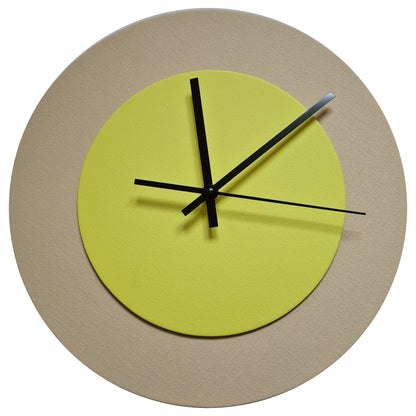 Pop Art Wanduhr Creme Hellgelb mit schwarzen Zeigern 30 cm rund