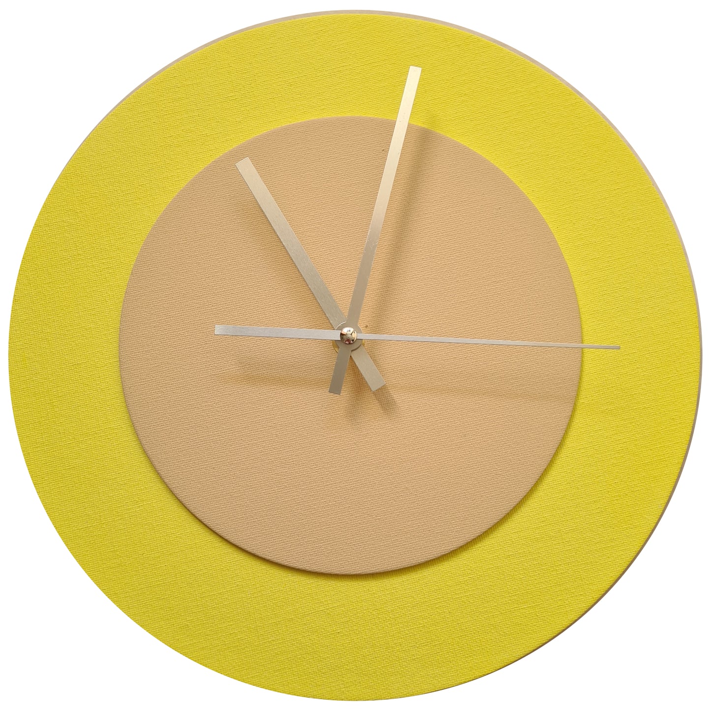 Pop Art Wanduhr Hellgelb  Cremefarben mit silbernen Zeigern 30 cm rund