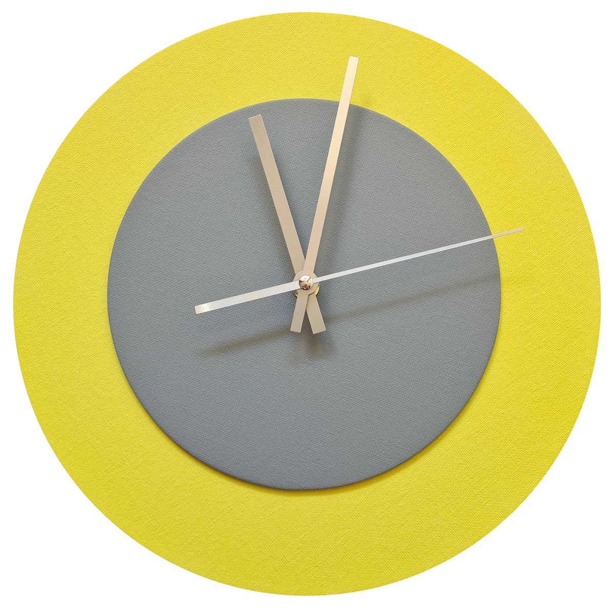 Pop Art Wanduhr Hellgelb  Grau mit silbernen Zeigern 30 cm rund