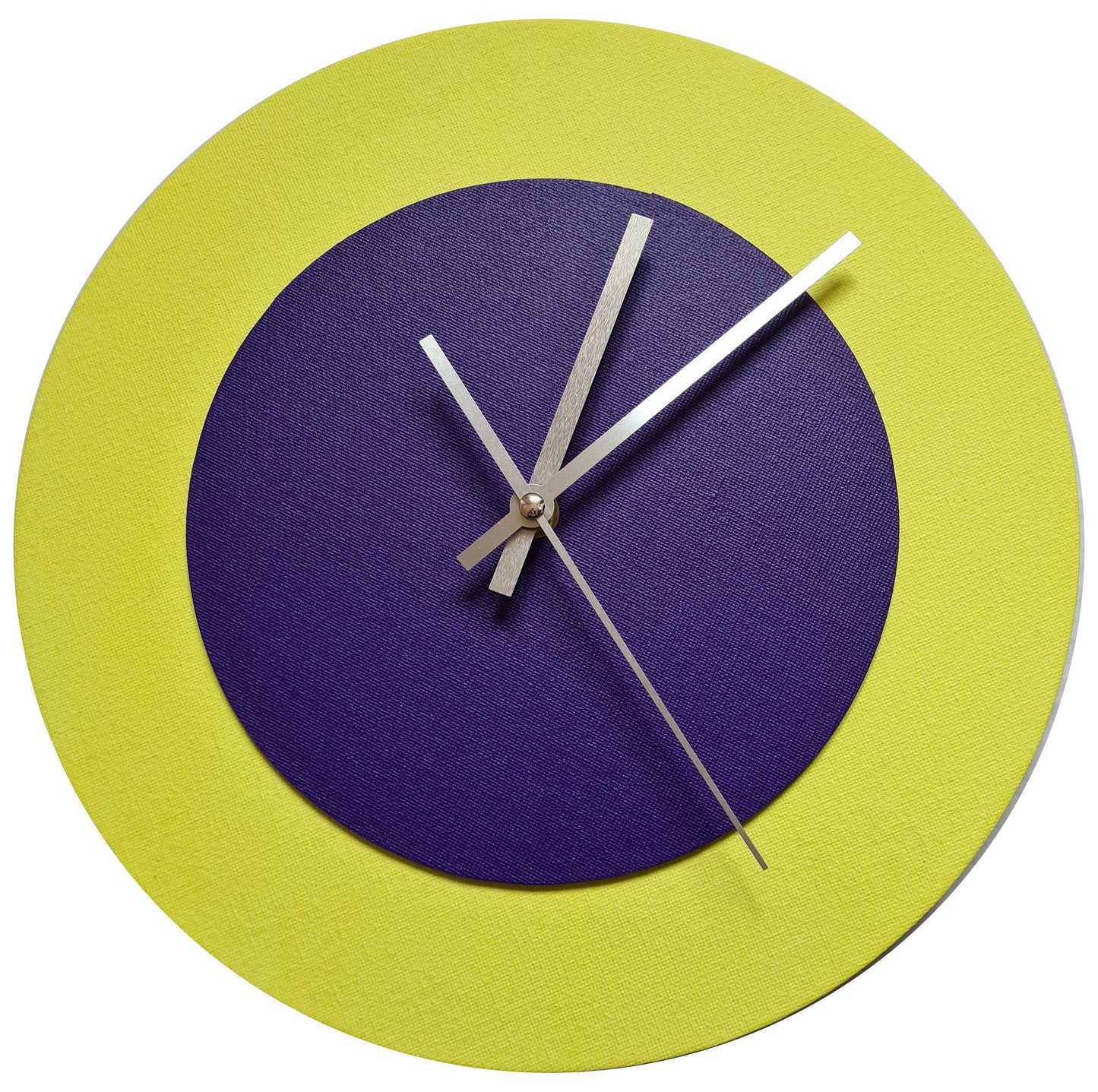 Pop Art Wanduhr Hellgelb  Lilafarben mit silbernen Zeigern 30 cm rund