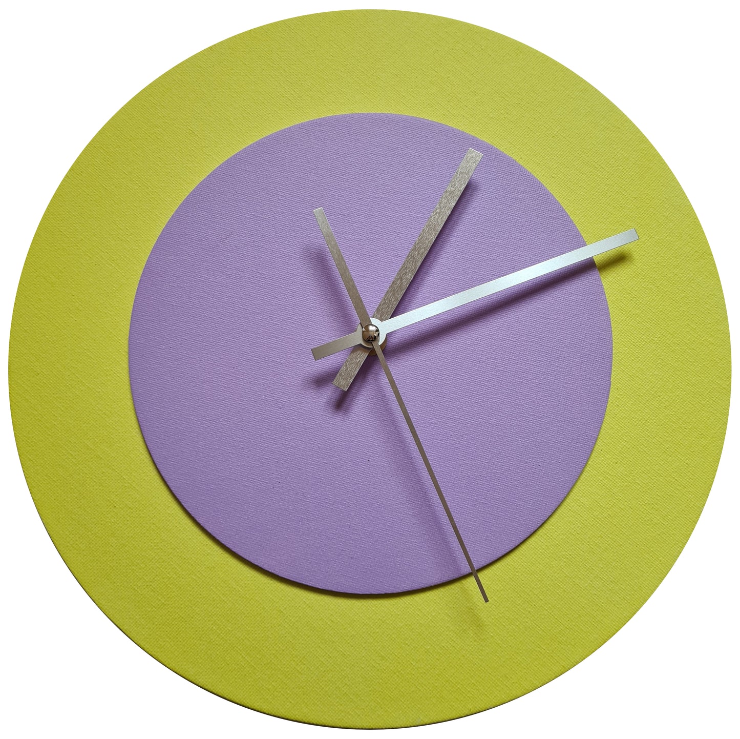 Pop Art Wanduhr Hellgelb  Fliederfarben mit silbernen Zeigern 30 cm rund