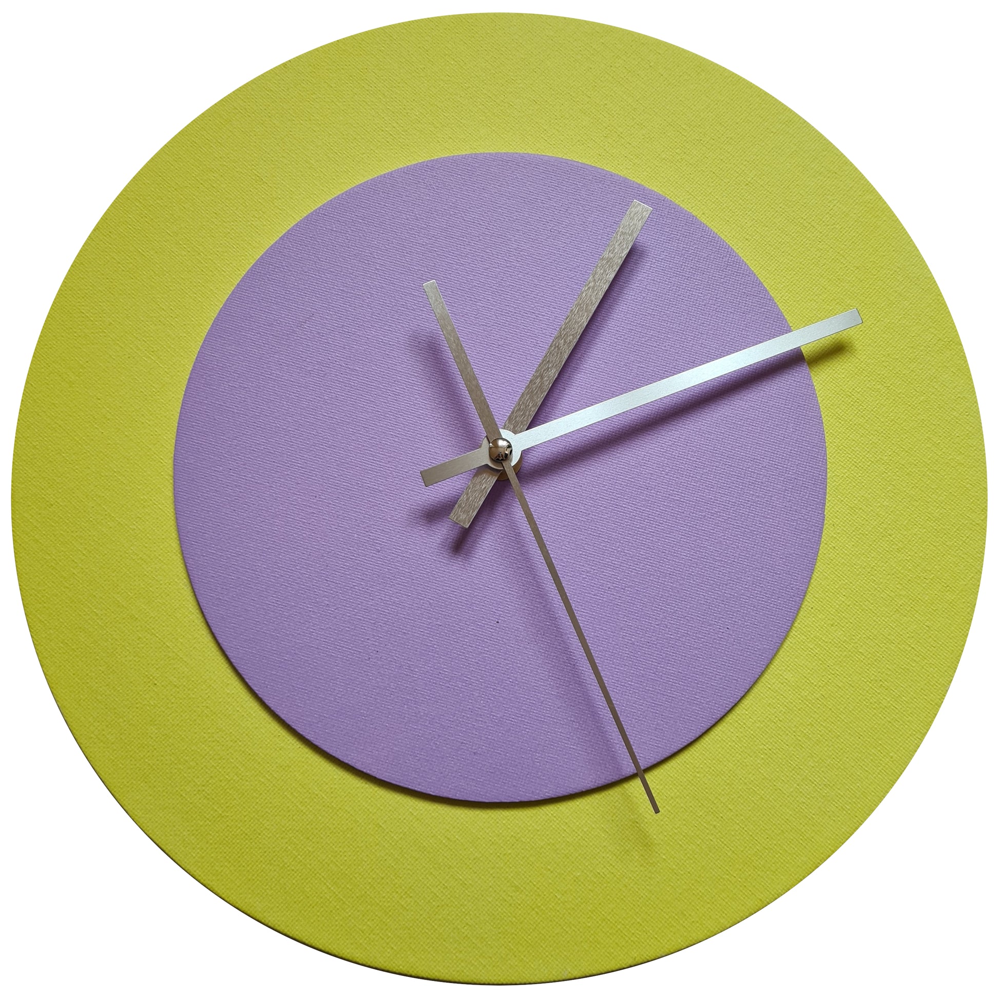Pop Art Wanduhr Hellgelb  Fliederfarben mit silbernen Zeigern 30 cm rund