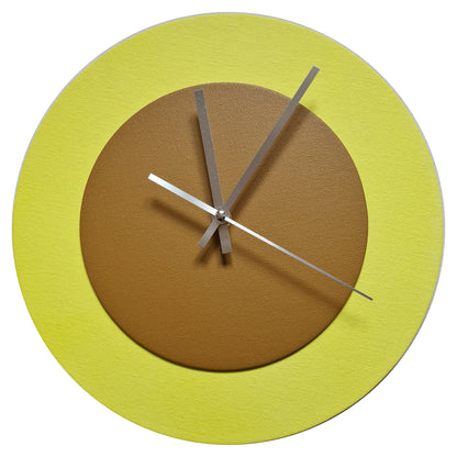 Pop Art Wanduhr Hellgelb  Hellbraun mit silbernen Zeigern 30 cm rund