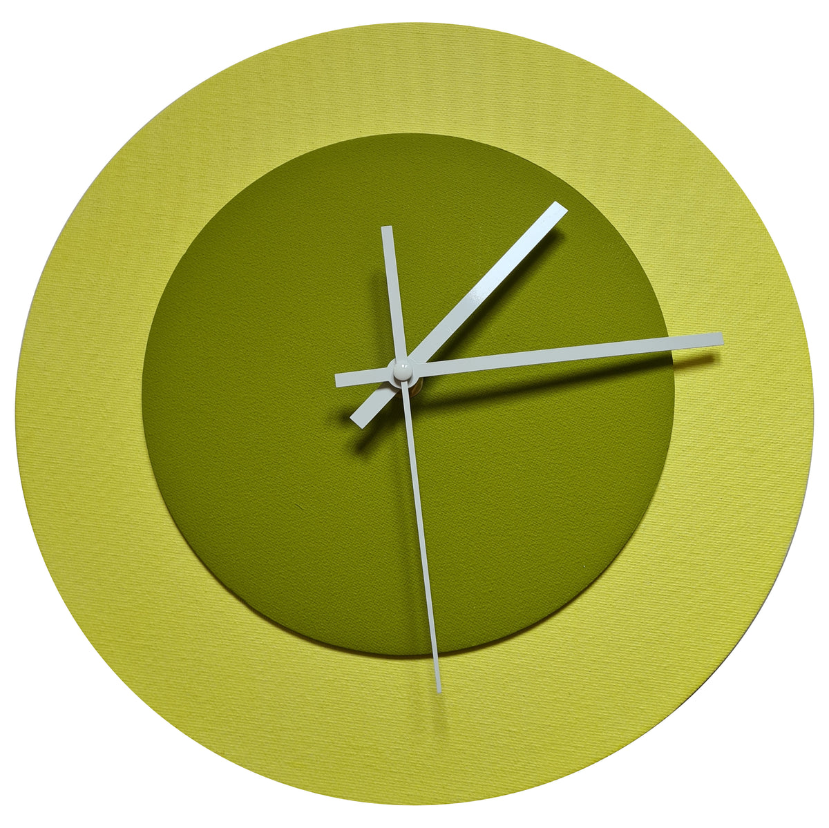 Pop Art Wanduhr Hellgelb  Olivgrün mit weißen Zeigern 30 cm rund