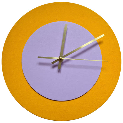 Pop Art Wanduhr Sonnengelb  Fliederfarben mit goldenen Zeigern 30 cm rund