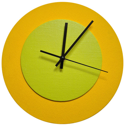 Pop Art Wanduhr Sonnengelb  Farngrün mit schwarzen Zeigern 30 cm rund
