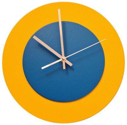 Pop Art Wanduhr Sonnengelb  Mittelblau mit silbernen Zeigern 30 cm rund
