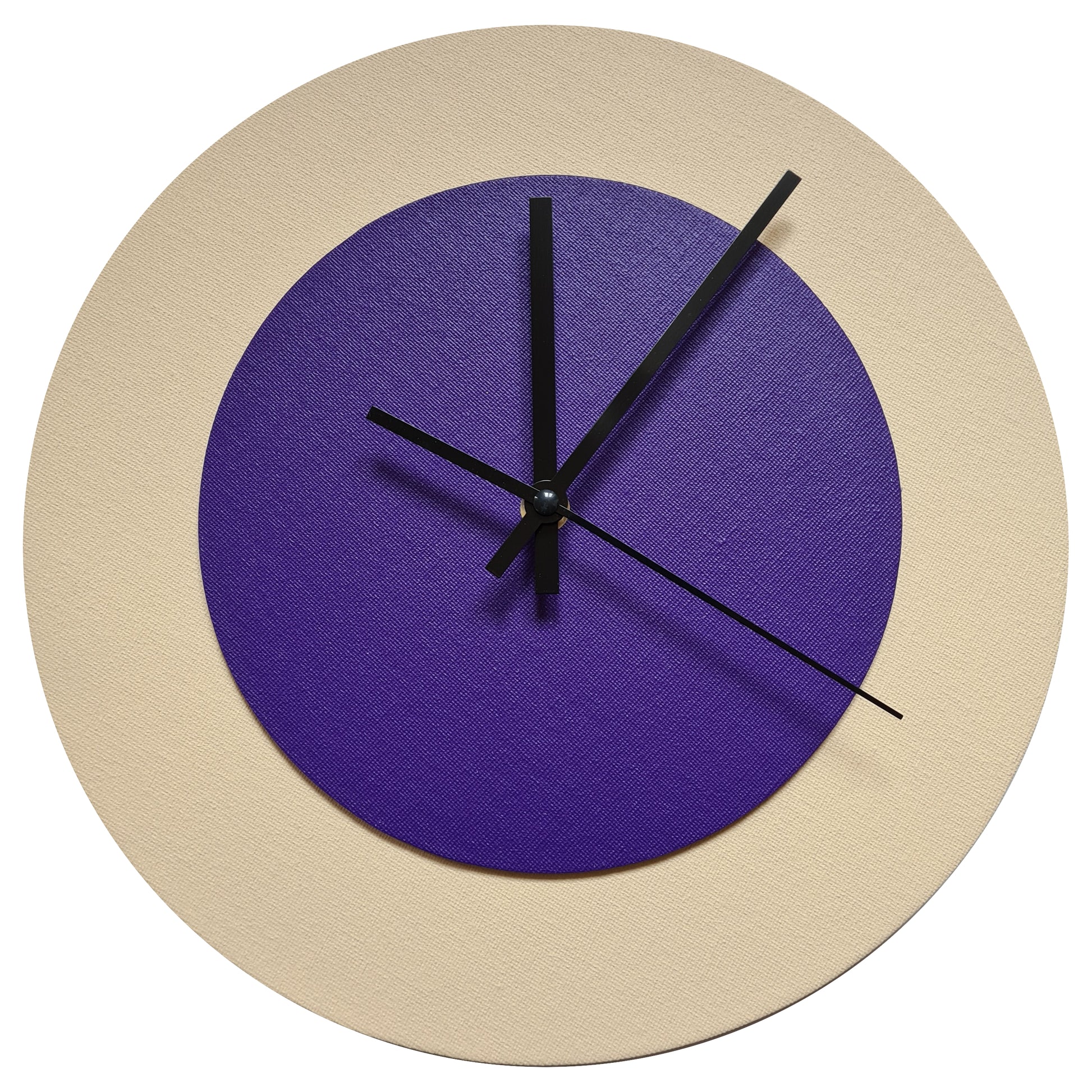 Pop Art Wanduhr Creme Lilafarben mit schwarzen Zeigern 30 cm rund