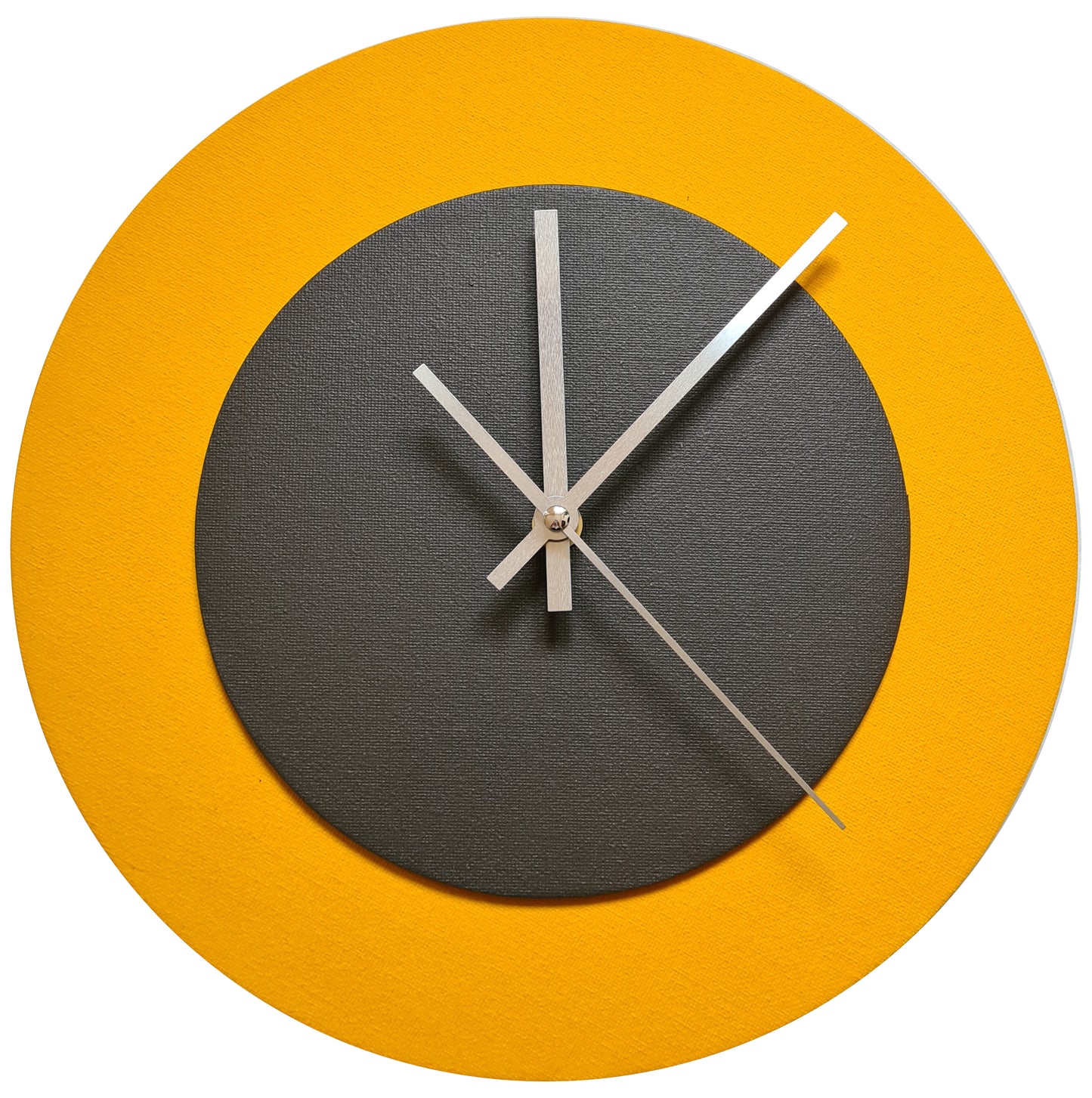 Pop Art Wanduhr Sonnengelb  Dunkelbraun mit silbernen Zeigern 30 cm rund
