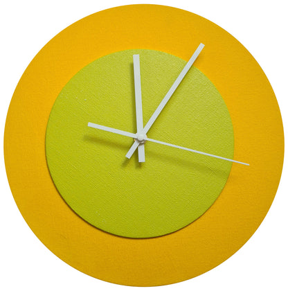 Pop Art Wanduhr Sonnengelb  Farngrün mit weißen Zeigern 30 cm rund
